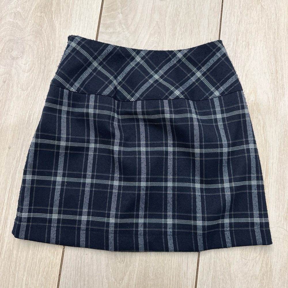 Katie J NYC Navy blue plaid skirt size small.